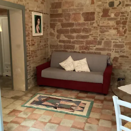Antica Residenza Piazza Della Repubblica Φολίνιο