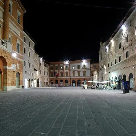Antica Residenza Piazza Della Repubblica * Φολίνιο