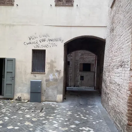 Antica Residenza Piazza Della Repubblica Φολίνιο